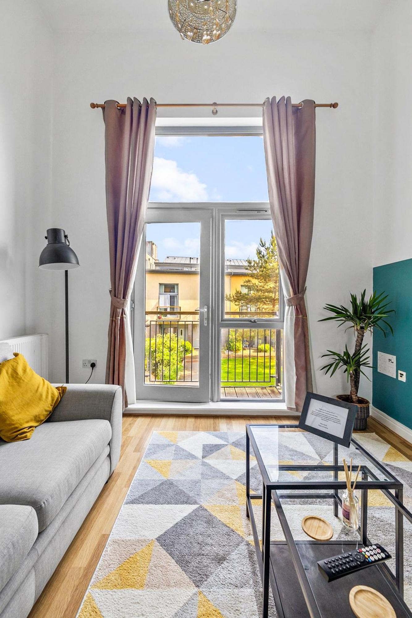 Spacious House By Quay - Sleeps 7 - Free Parking Plymouth Exterior photo